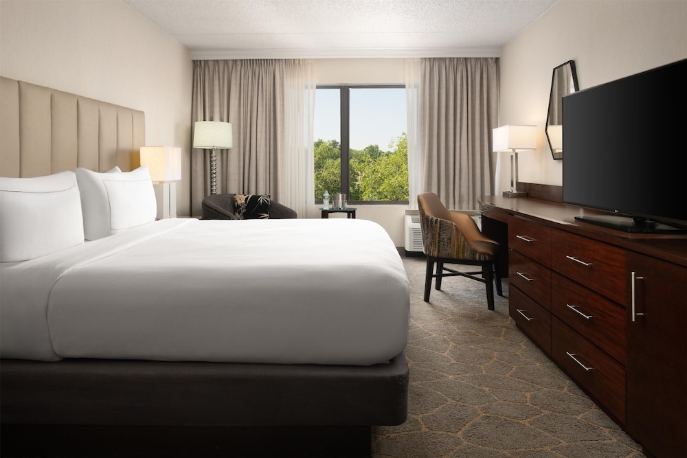 DoubleTree by Hilton Fairfield Hotel & Suites - photo 27