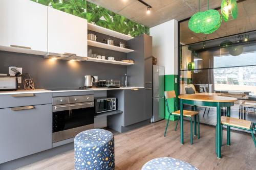 412 WEX1 by Perch Stays