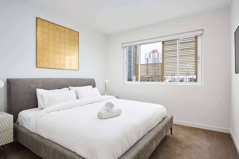Luxurious 2bed 2bath APT With Parking@southport — 4-Star Luxury Hotel in Southport, Australia
