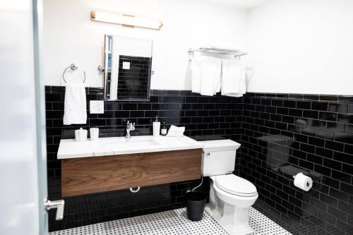 The Gas Lamp Hotel Davy Suite - photo 13