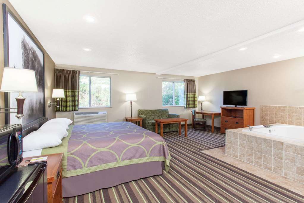 Super 8 by Wyndham Richlands Claypool Hill Area - photo 12