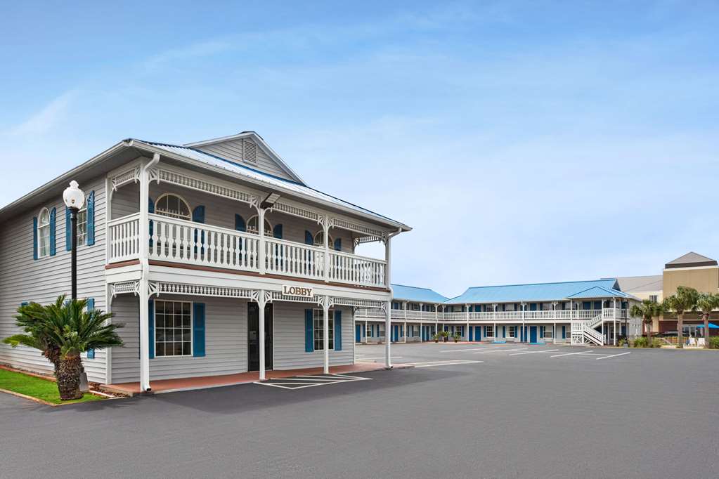 Super 8 by Wyndham Foley - featured photo