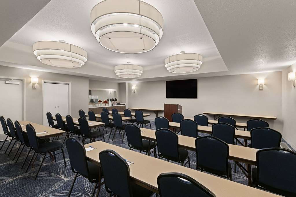 La Quinta Inn and Suites by Wyndham at WaTiki Waterpark - photo 23