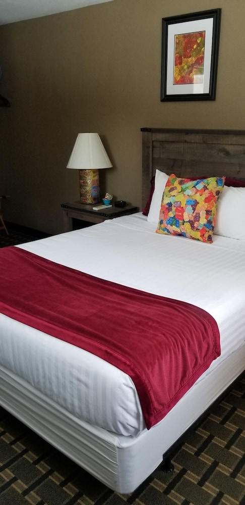 Middlebury Sweets Motel - photo 11