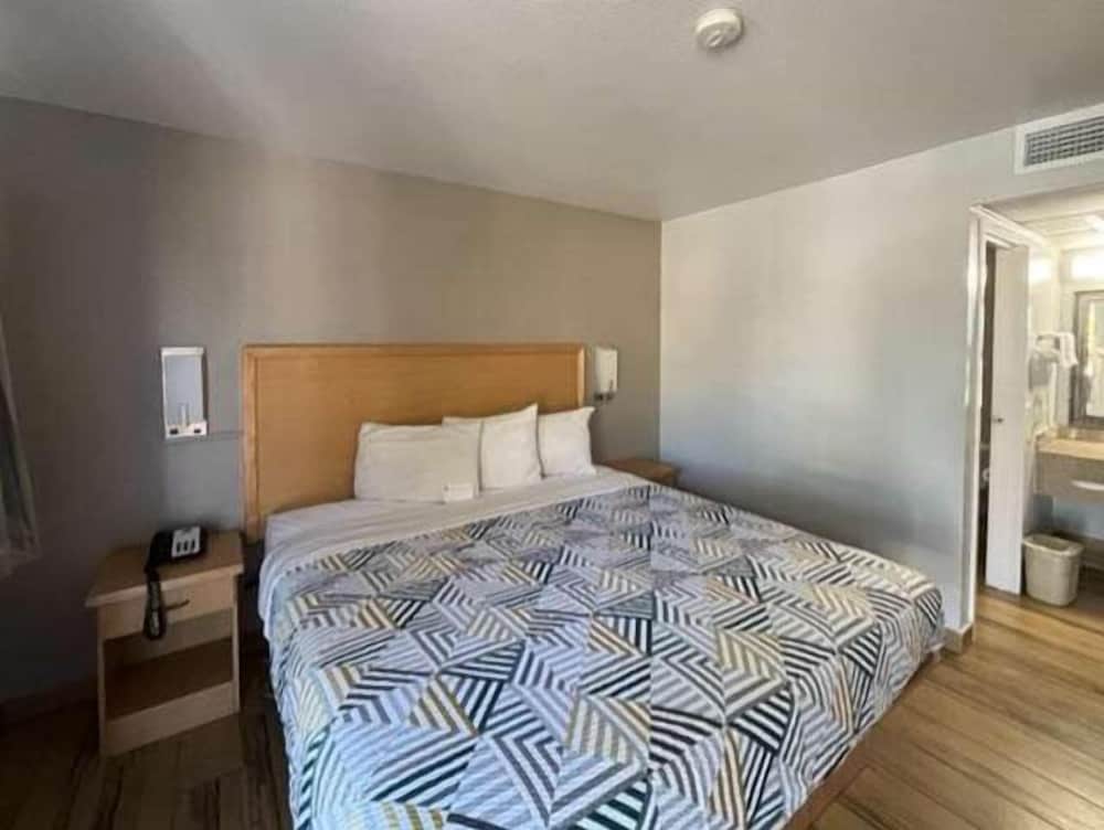 Motel6 Riviera Beach FL - photo 8