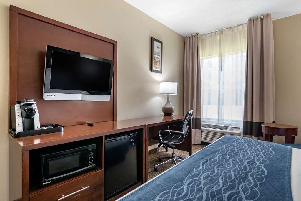 Comfort Inn & Suites Junction City near Fort Riley - photo 10