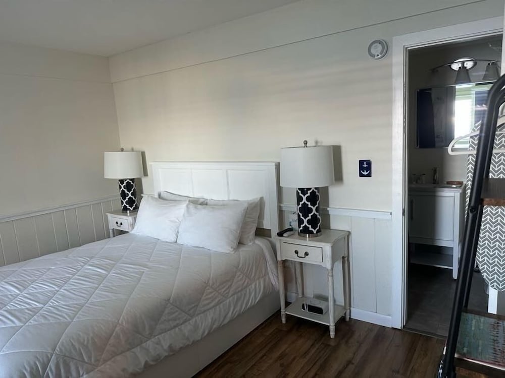 Vineyard Harbor Motel Private Beach - photo 210