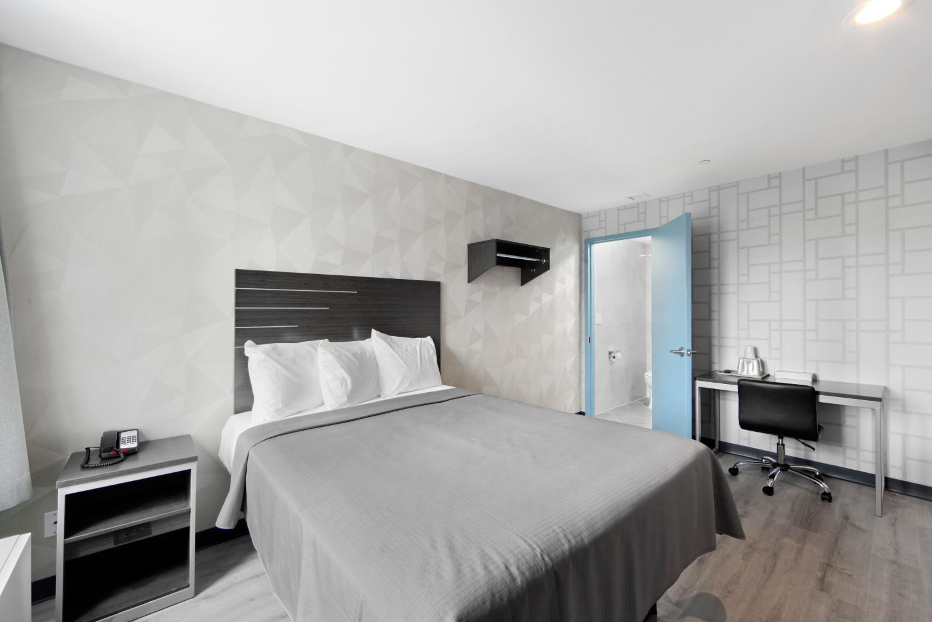Hotel 365 Bronx - photo 12