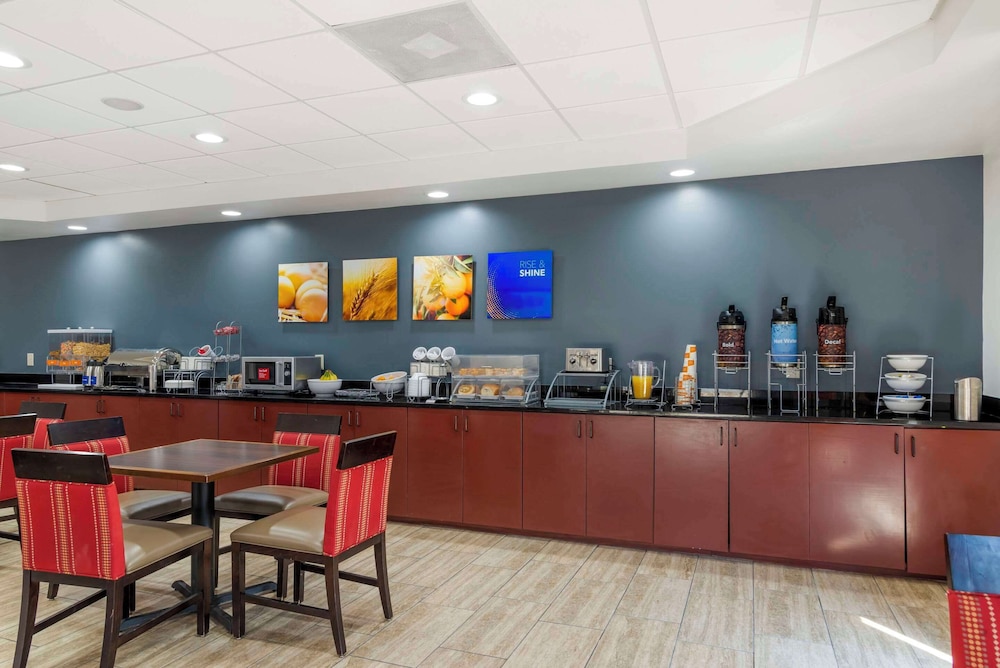 Comfort Suites Atlanta Airport - photo 29