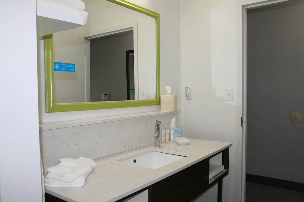 Hampton Inn Clarion - photo 16