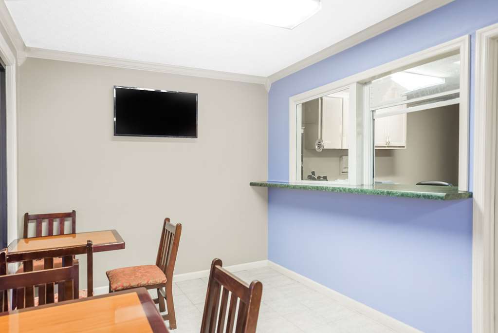 Super 8 by Wyndham Gadsden AL - photo 3