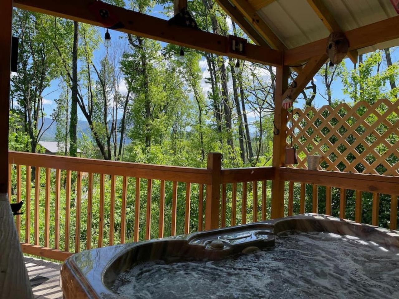 Take it Easy with hot tub and community pool - featured photo