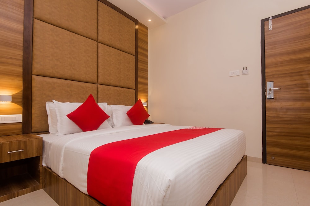 OYO 22120 Hotel Universal Garden