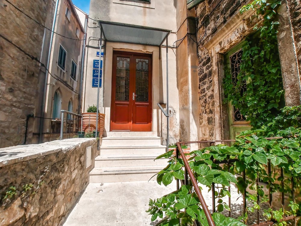 Julije Rooms - carbon neutral hotel in Split