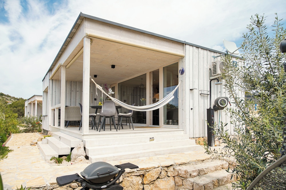 Buqez Villas Vanellus Villas — 4-Star Luxury Hotel in Pakostane, Croatia