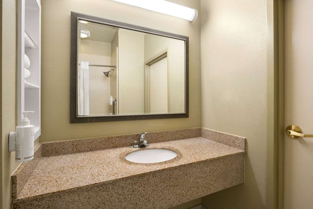 Hotel Marguerite Anaheim Garden Grove Trademark Collection by Wyndham - photo 36