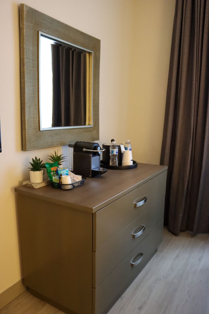 Prime Hotel Claremont - photo 15