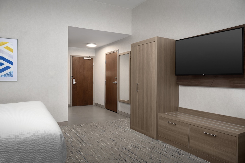 Holiday Inn Express Alexandria Fort Belvoir - photo 11