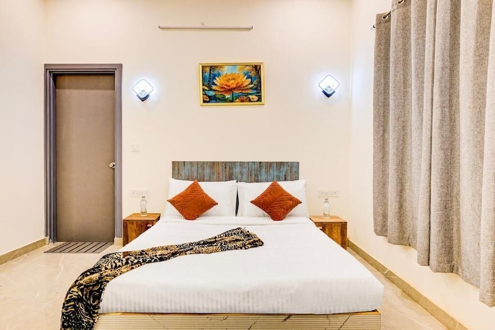 Alaya Stays Lustra Farms With Pvt Pool - carbon neutral hotel in Faridabad