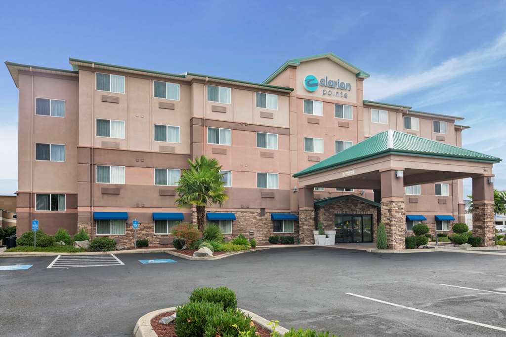 Clarion Pointe Medford in Medford, United States