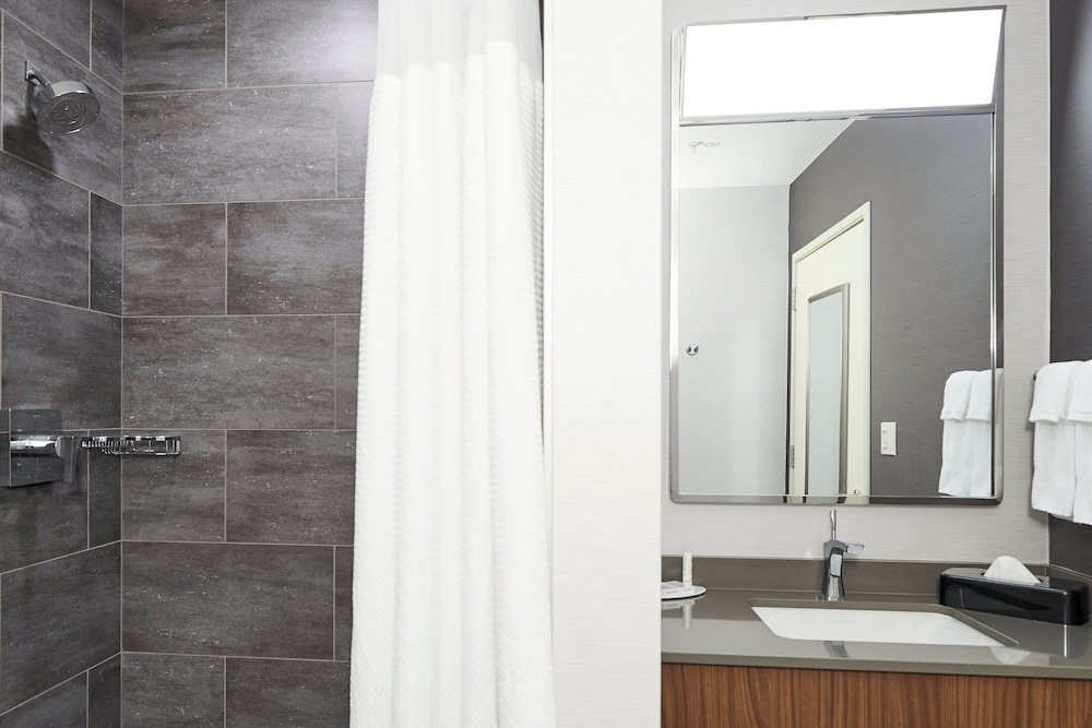 Courtyard by Marriott Medford Airport - photo 33
