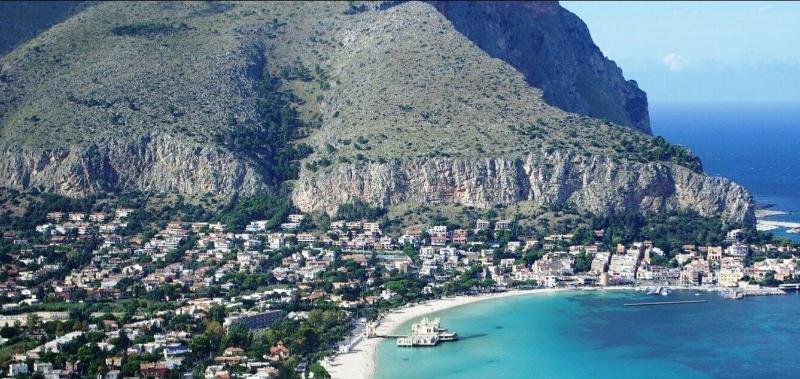 Mondello Beach Rooms — Palermo — photo 3