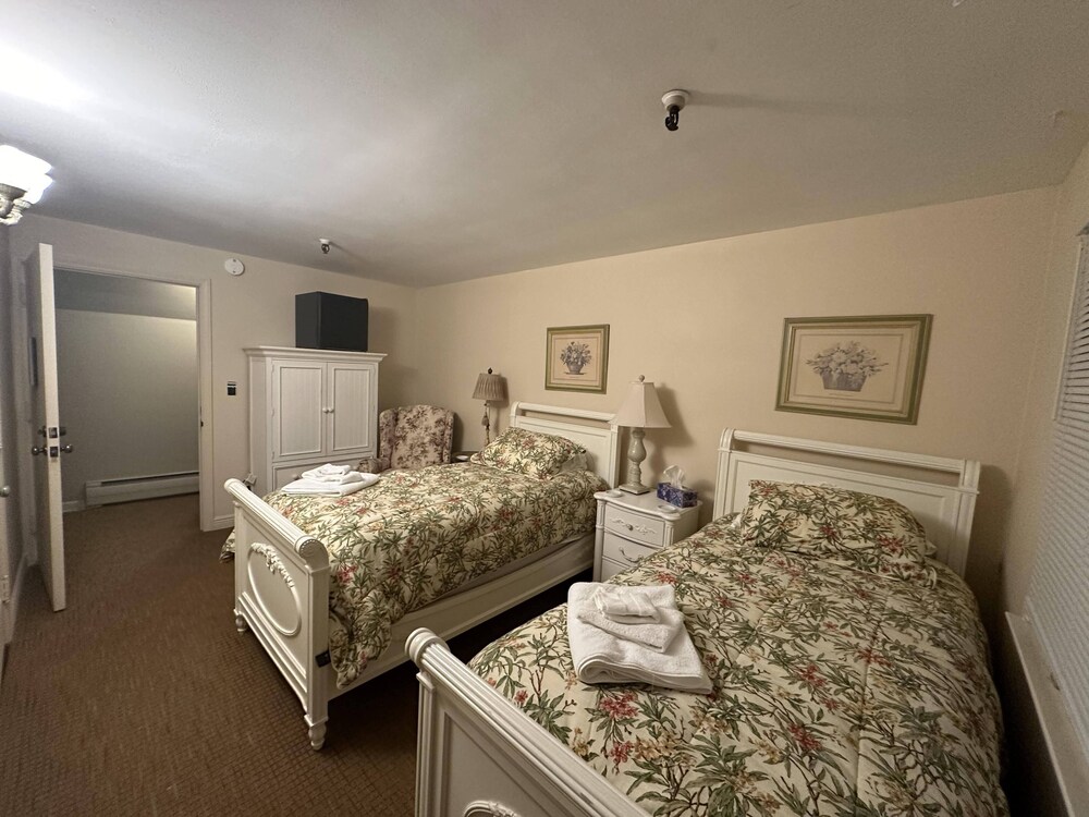 The Oaks B&B Hotel and Spiritual Center - photo 21