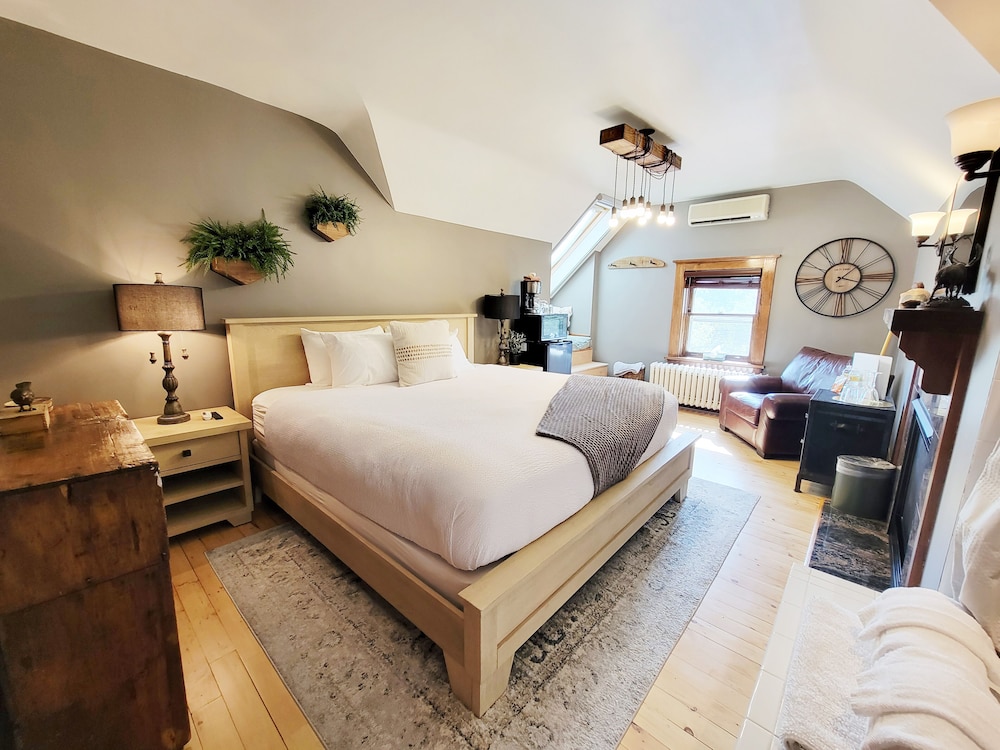 Historic GG Barnum Mansion by Heirloom Boutique Collection - photo 15