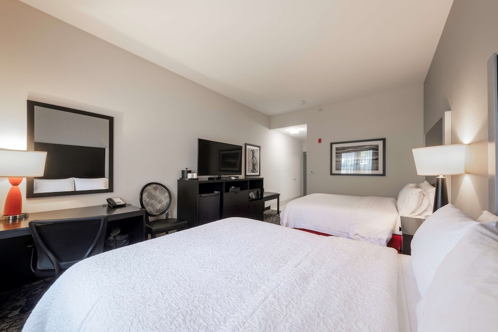 Hampton Inn & Suites DuPont - photo 13