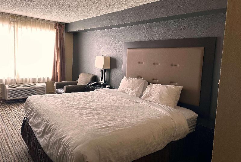 Days Inn by Wyndham Muskegon - photo 94