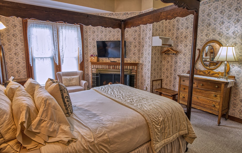 Rockwell Falls Inn and Wine Bar - photo 46