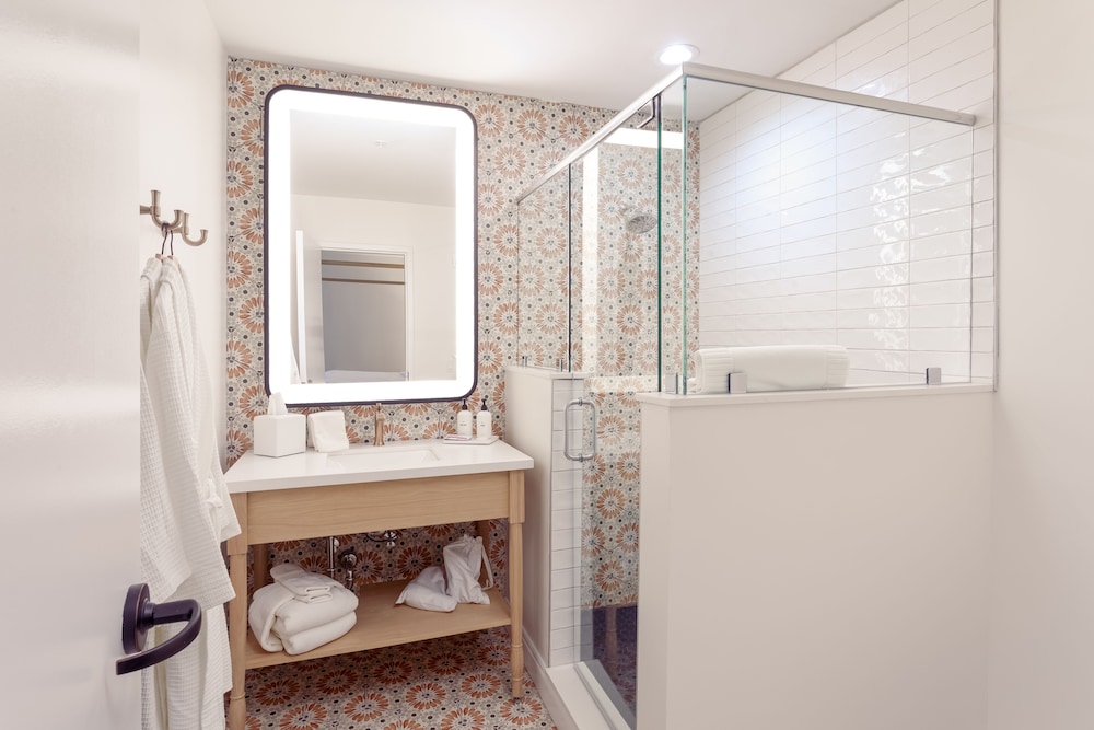 Lily Hall A Boutique Hotel - photo 35