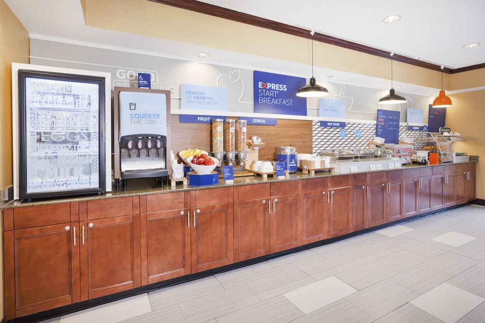 Holiday Inn Express Circleville by IHG - photo 17