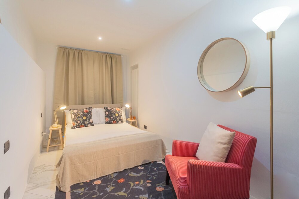 Vista Lario by Rent all Como — 4-Star Luxury Hotel in Carate Urio, Italy