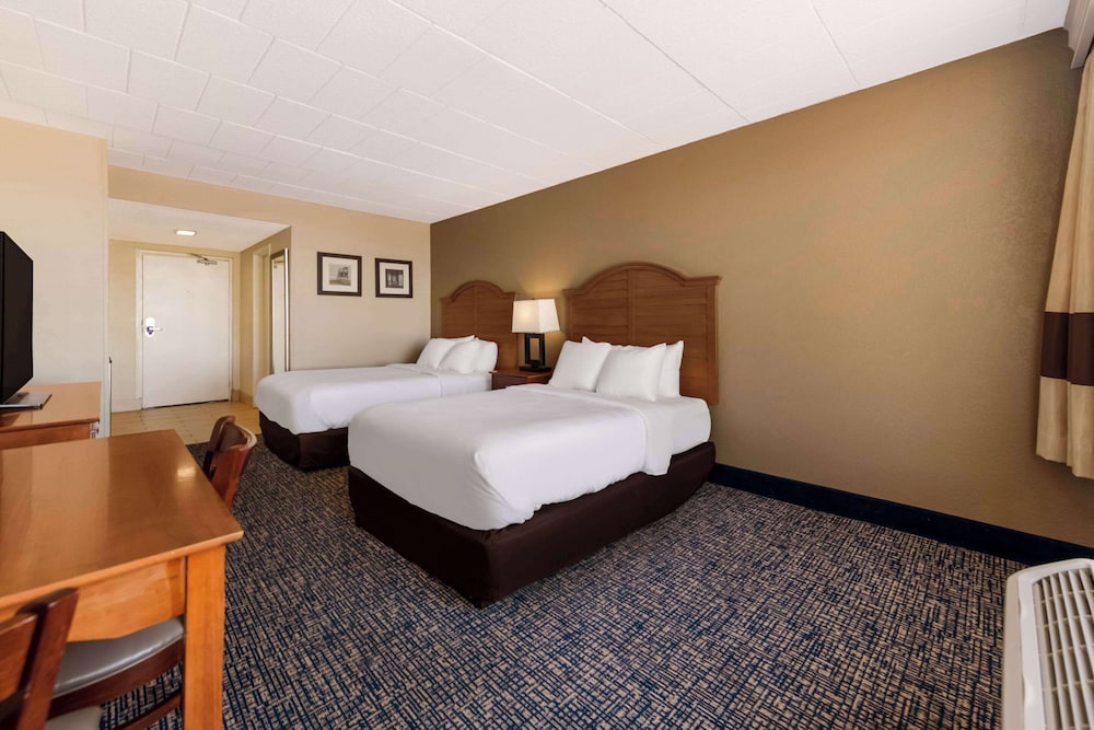 Comfort Inn South Oceanfront - photo 4