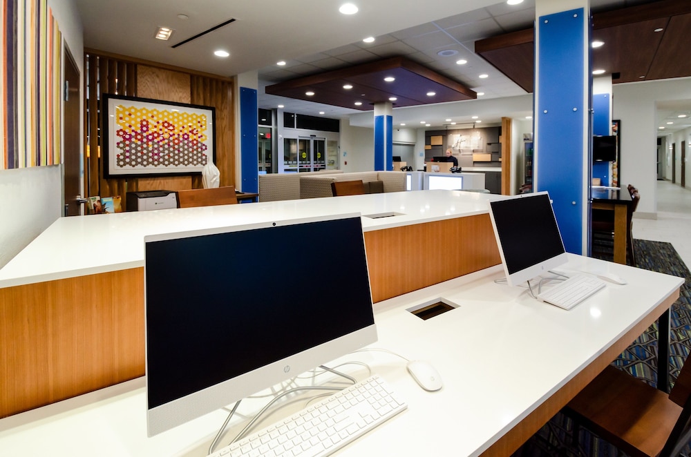 Holiday Inn Express & Suites Taylor by IHG - photo 18