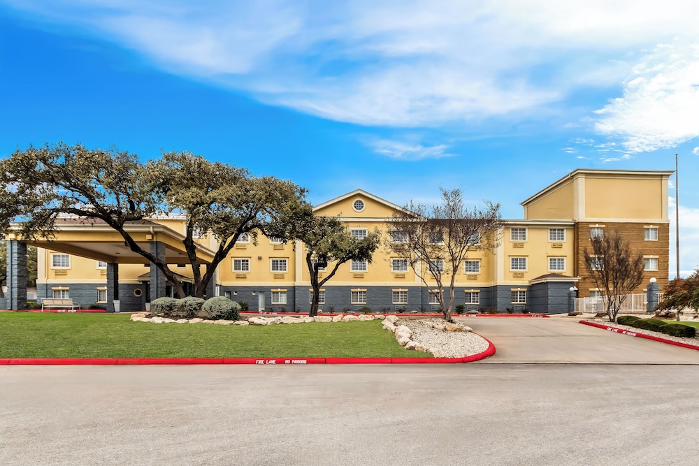 Quality Inn & Suites San Antonio Airport Stone Oak - featured photo