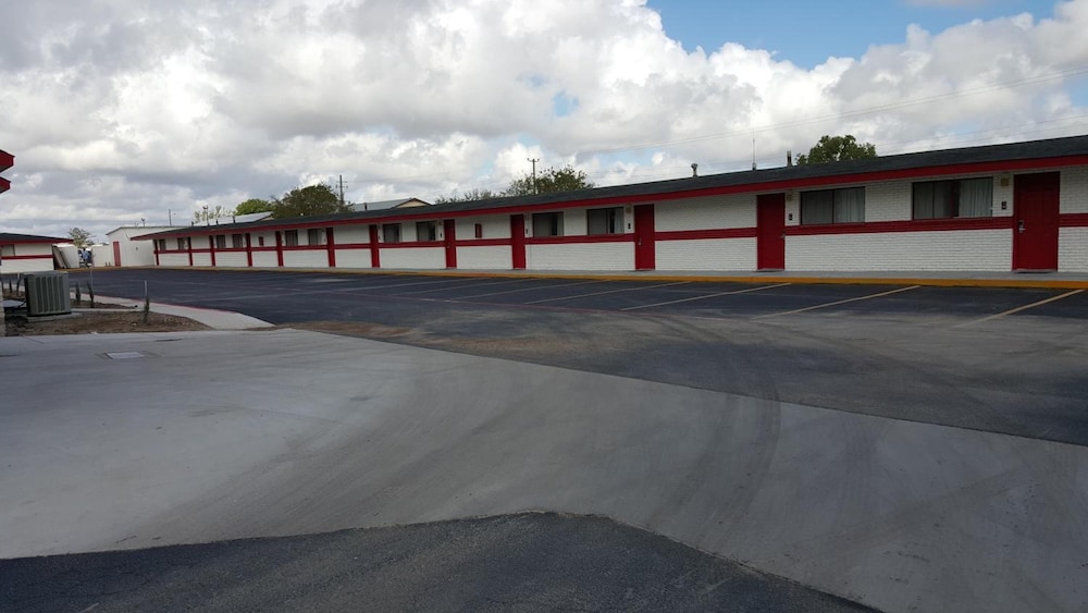 Luxury Inn & RV Park - photo 31