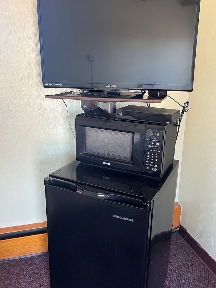 Midtown Inn & Suites - photo 26