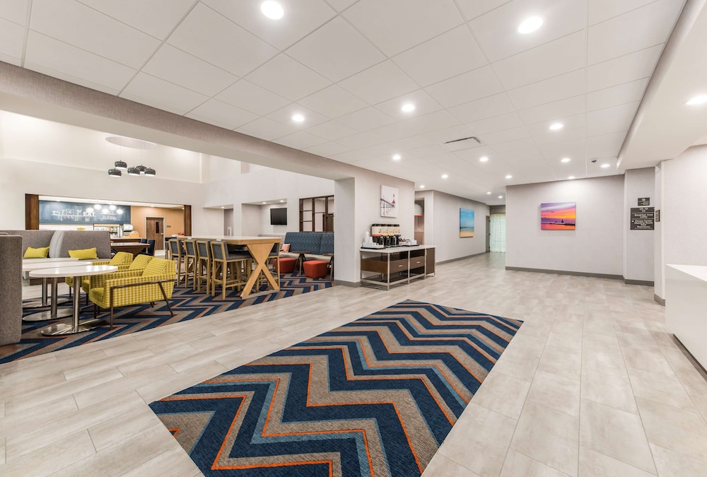 Hampton Inn & Suites Benton Harbor - photo 2