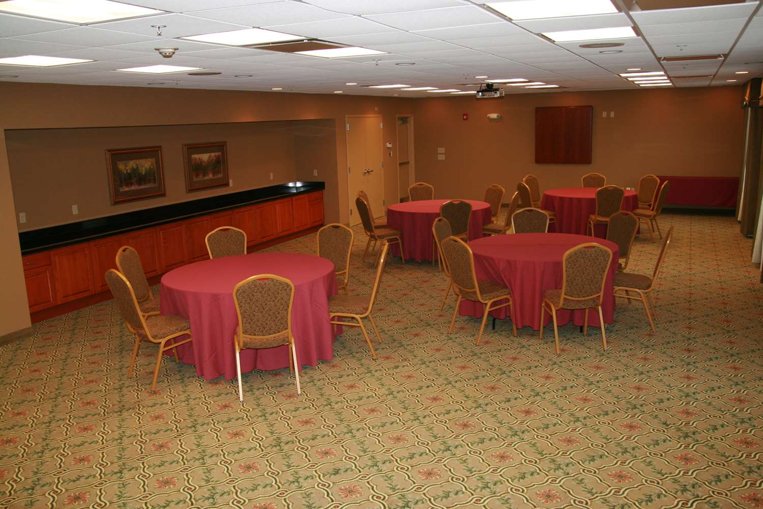 Hampton Inn Omaha West Lakeside - photo 12