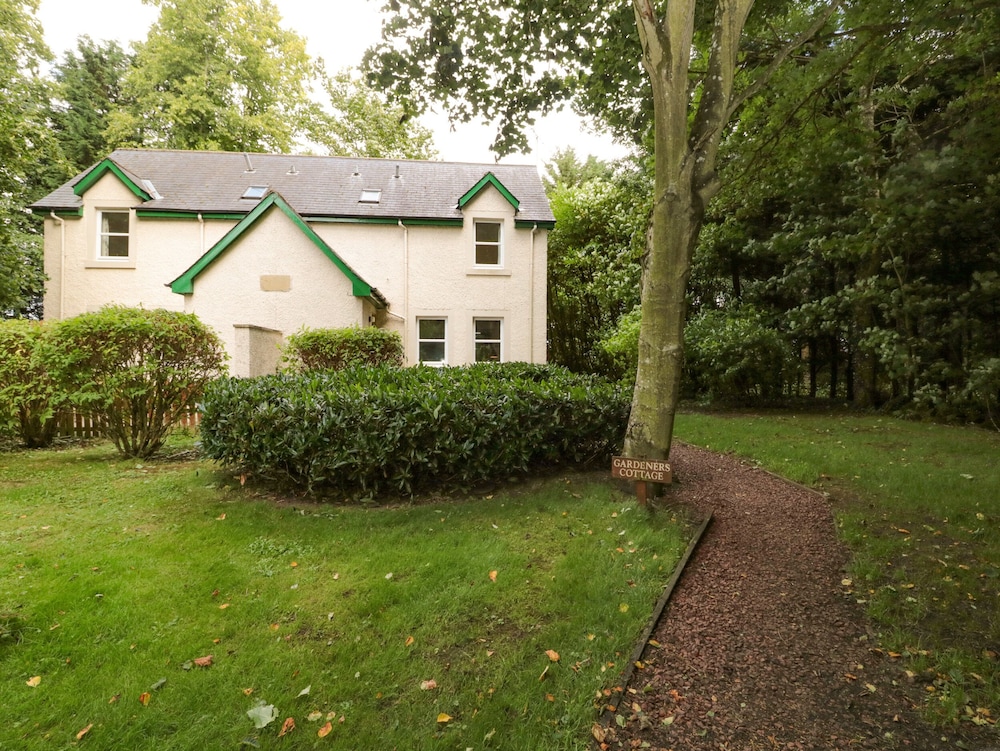 Gardeners Cottage 10448157 — Duns