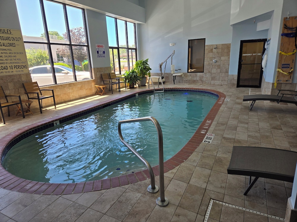 Holiday Inn Express & Suites St. Louis West Fenton by IHG - photo 45