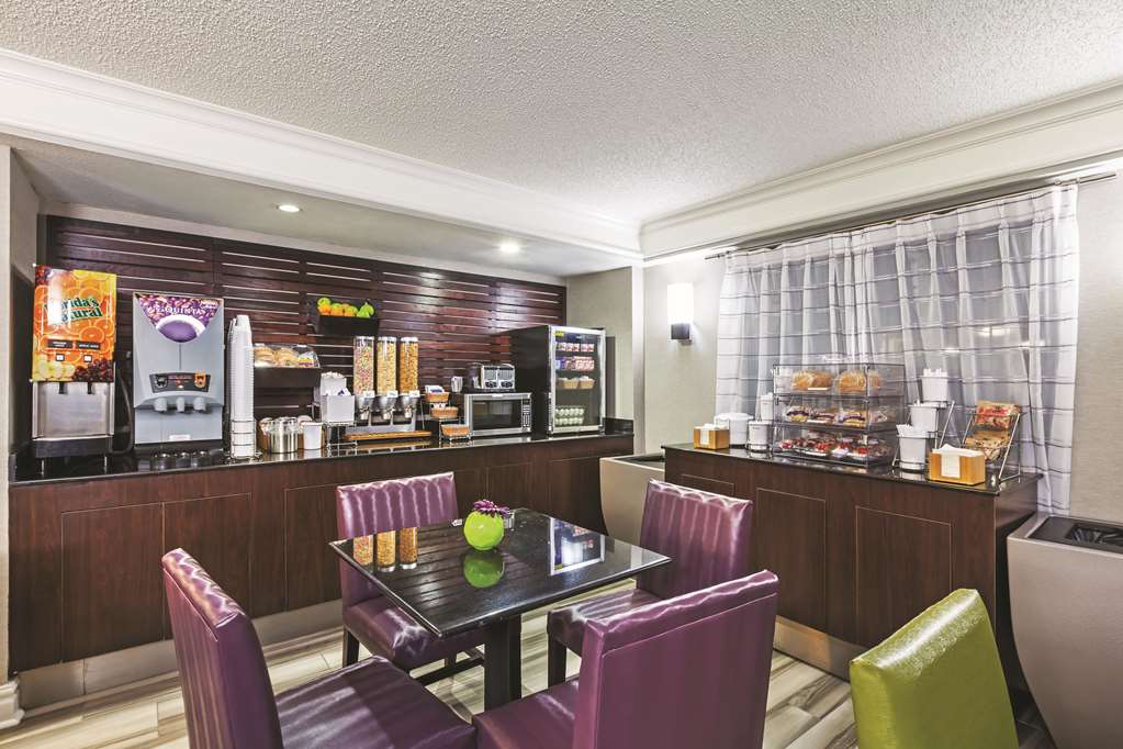 La Quinta Inn by Wyndham Midland - photo 24