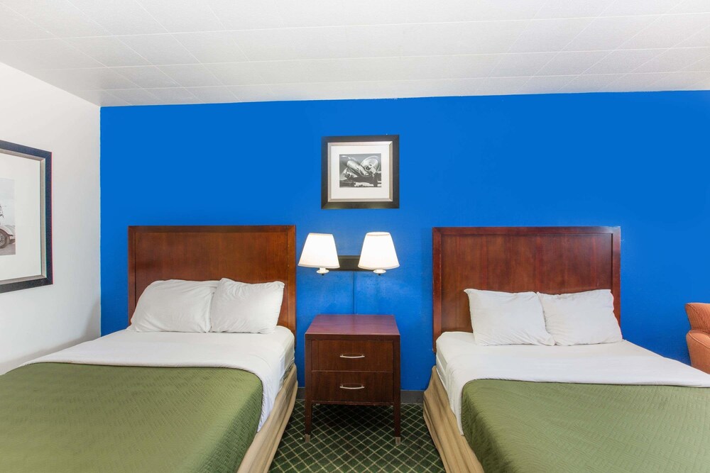 Travelodge By Wyndham Great Bend - photo 6