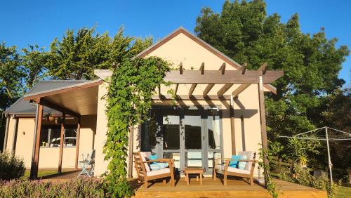 Boutique Art Retreat in Upper Hutt, New Zealand