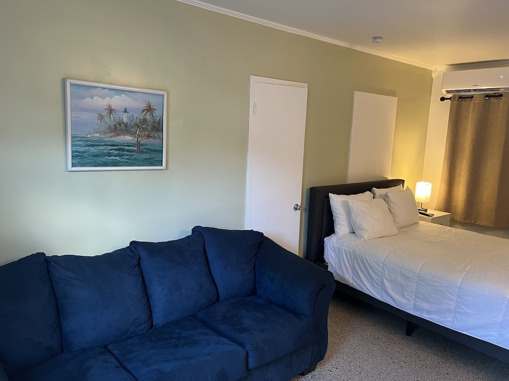 Tiana Beach Inn - photo 11