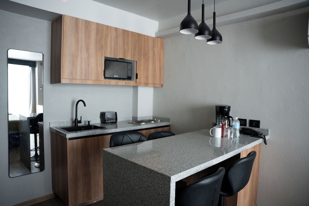 Hotel Block Suites