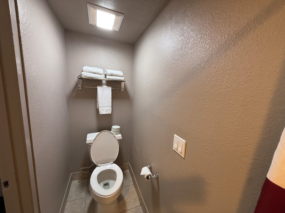 Red Roof Inn Austin Round Rock - photo 16