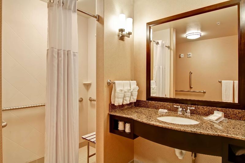 Hilton Garden Inn Woodbridge - photo 76